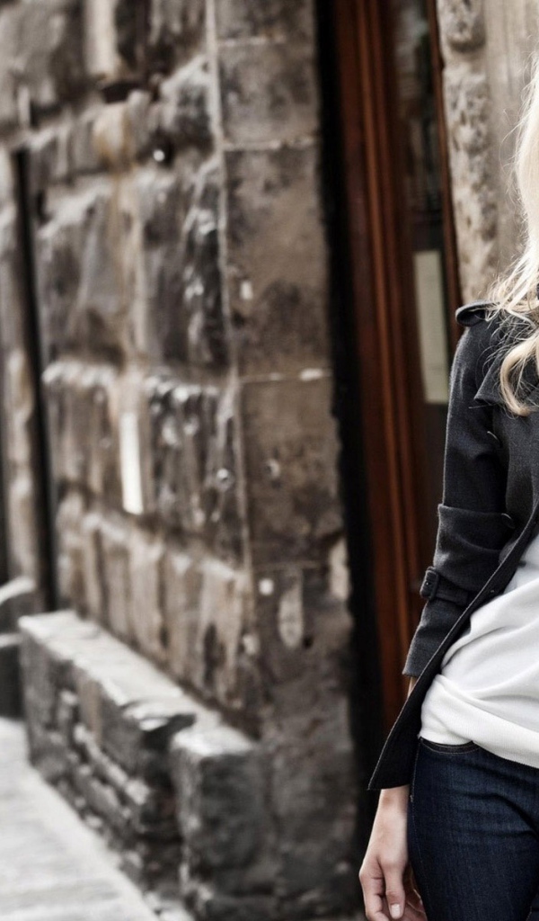 Блондинка в городе