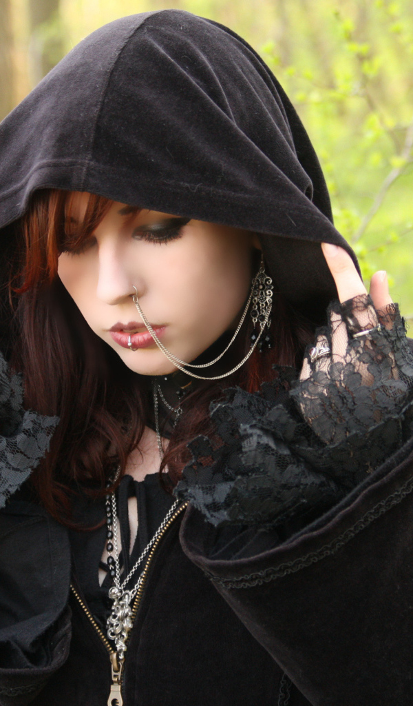 Девушка с пирсингом