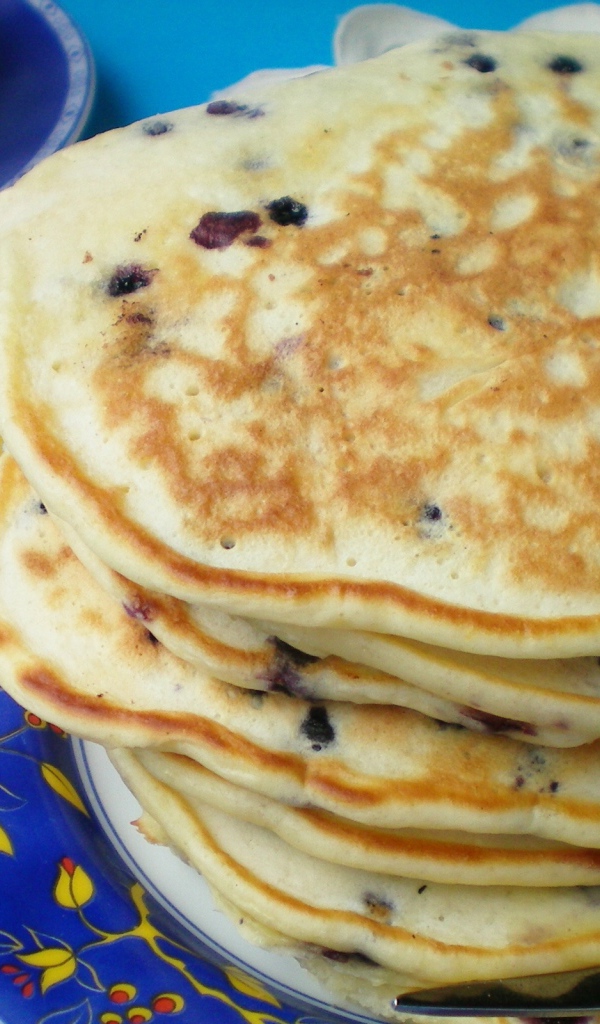 Блины с черникой