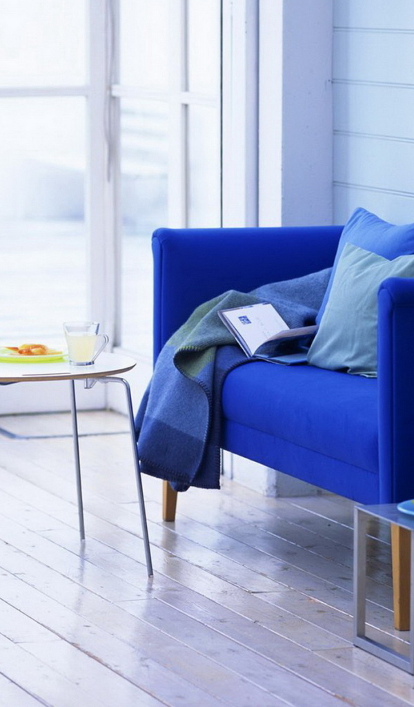 Кресло и столик