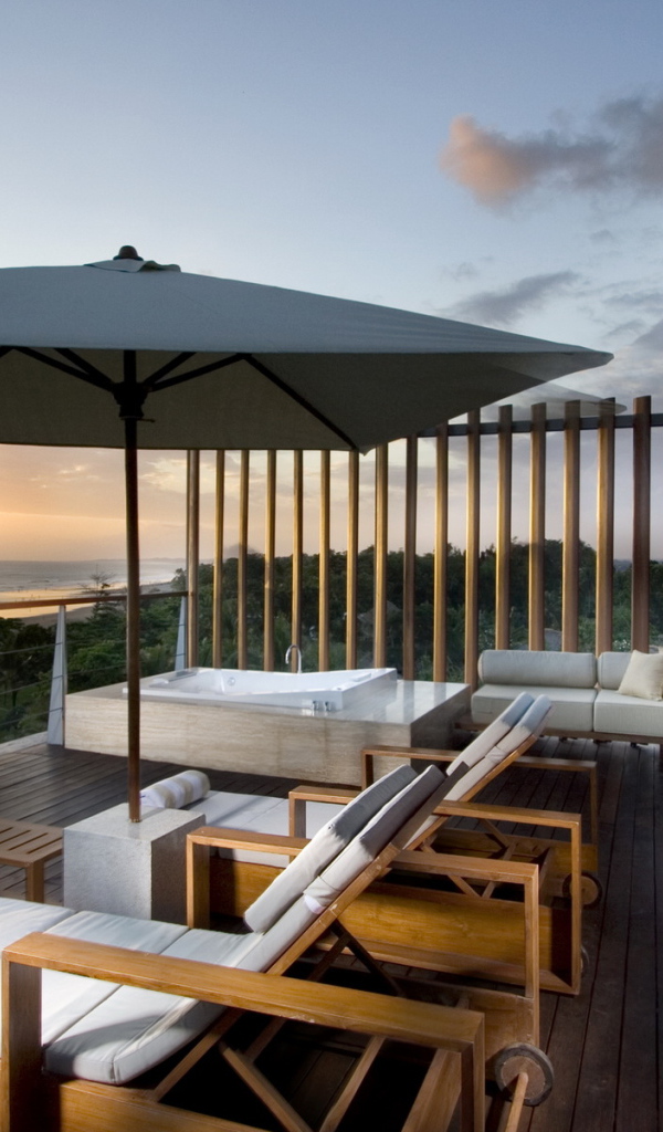 Веранда у дома