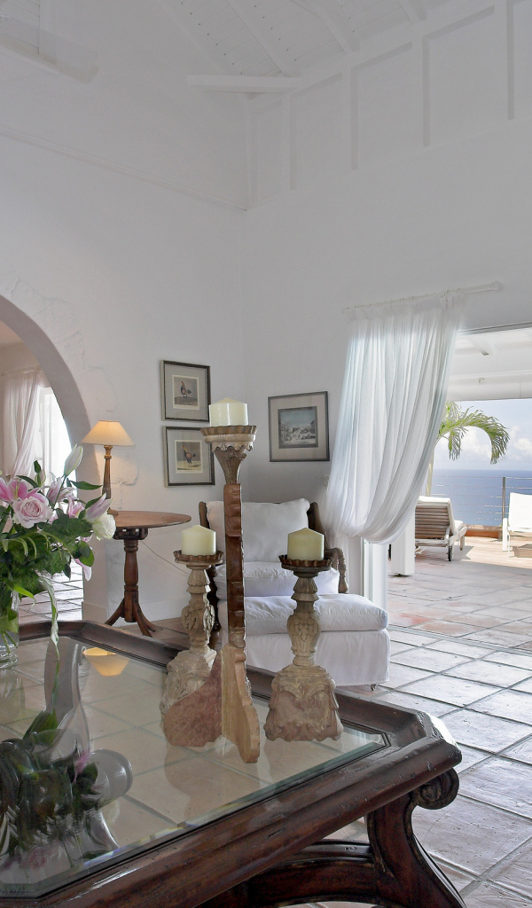 Вилла на берегу