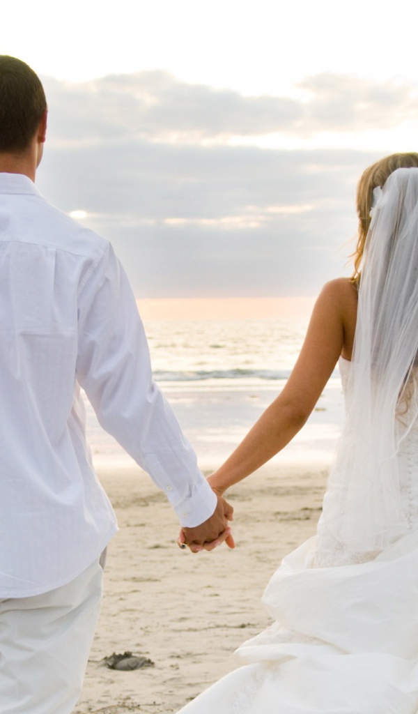 Молодожены