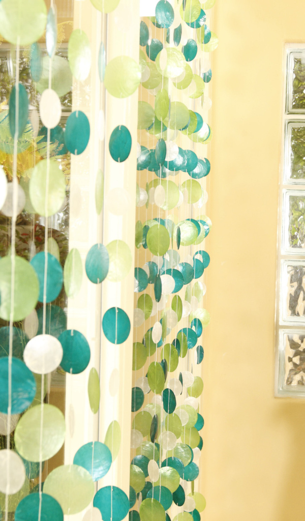 Длиноволосый мужчина