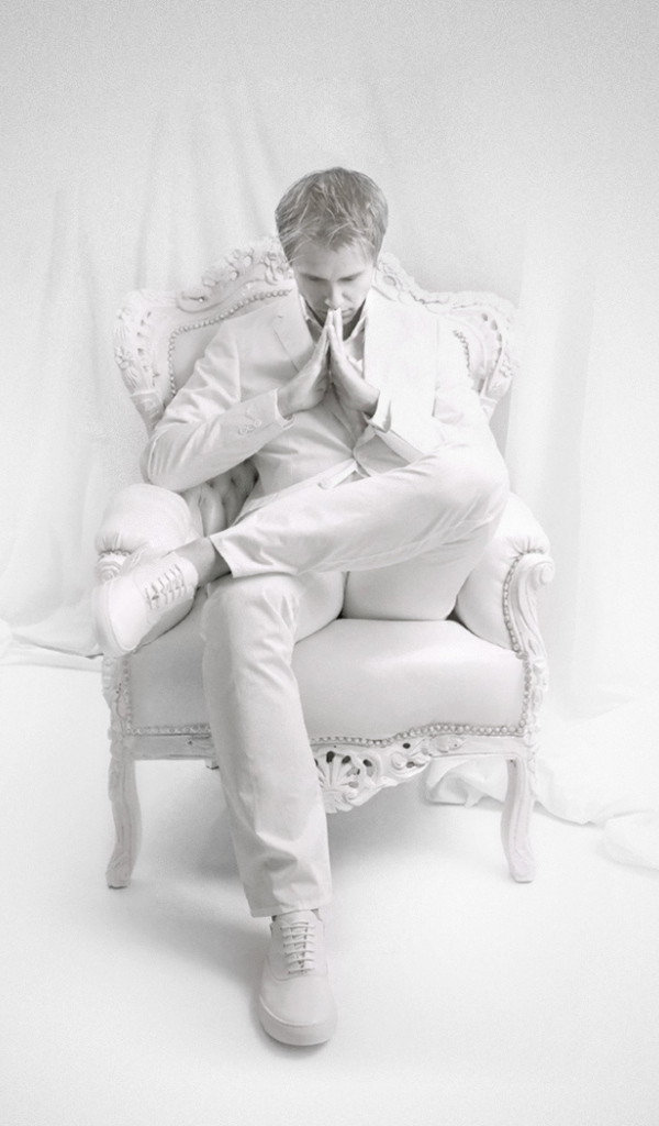 Мужчина в белом