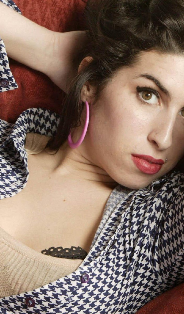 знаменитость Эми Уайнхаус