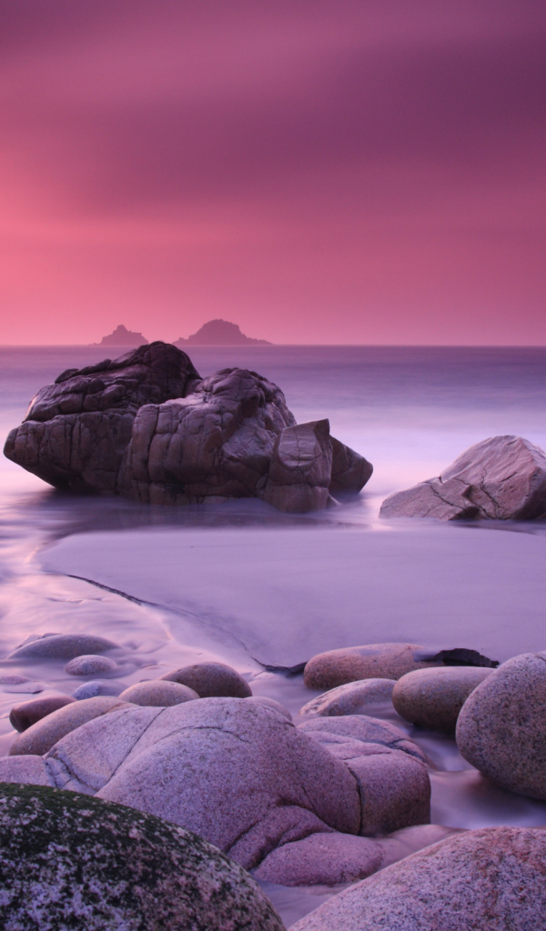 Камни на берегу