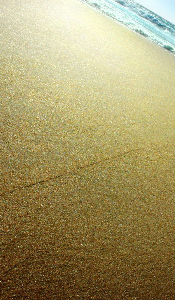 Гладкий песок у моря