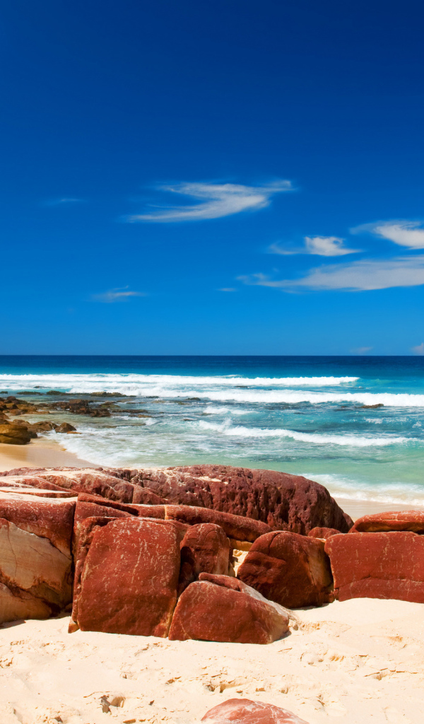 Камни на пляже