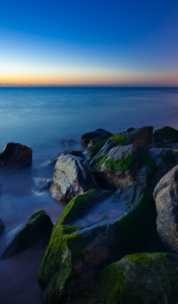 Камни на пляже