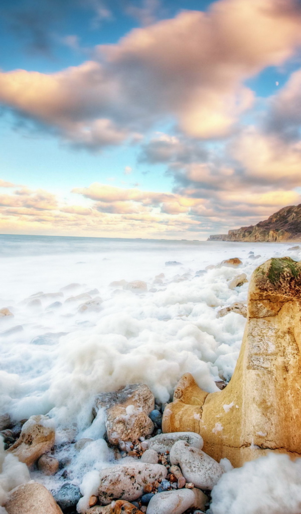 Камни на пляже