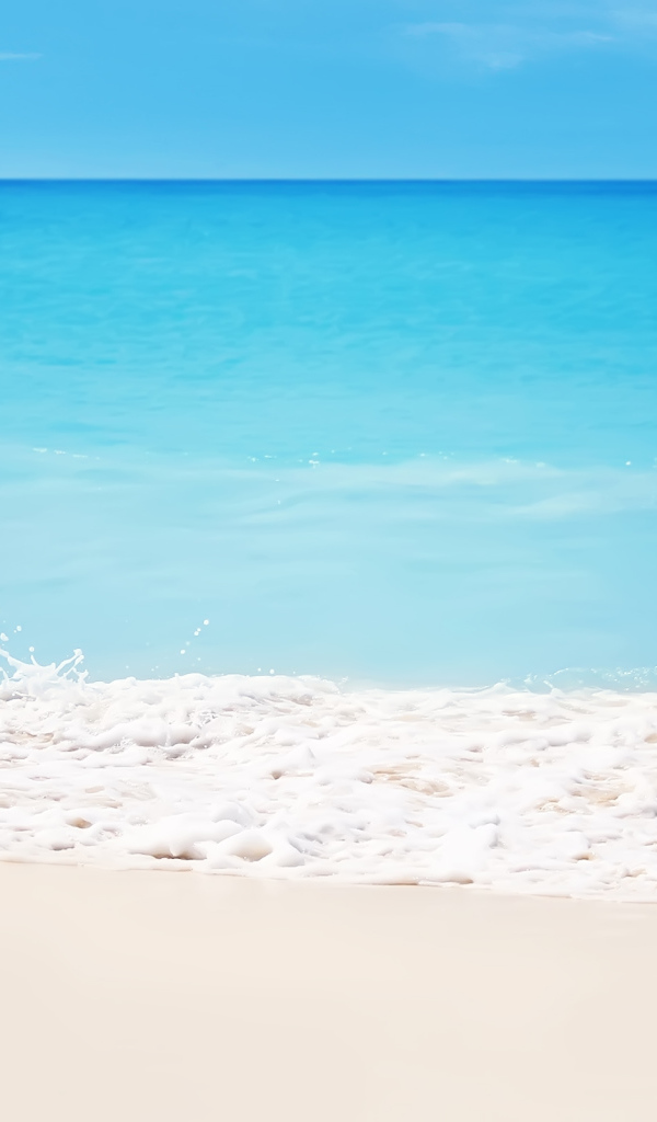 Белый песок на берегу