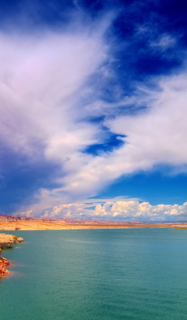 Озеро в пустыне