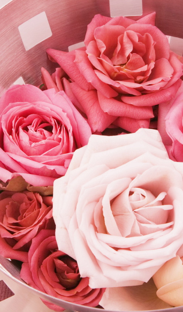 Бутоны роз в вазе