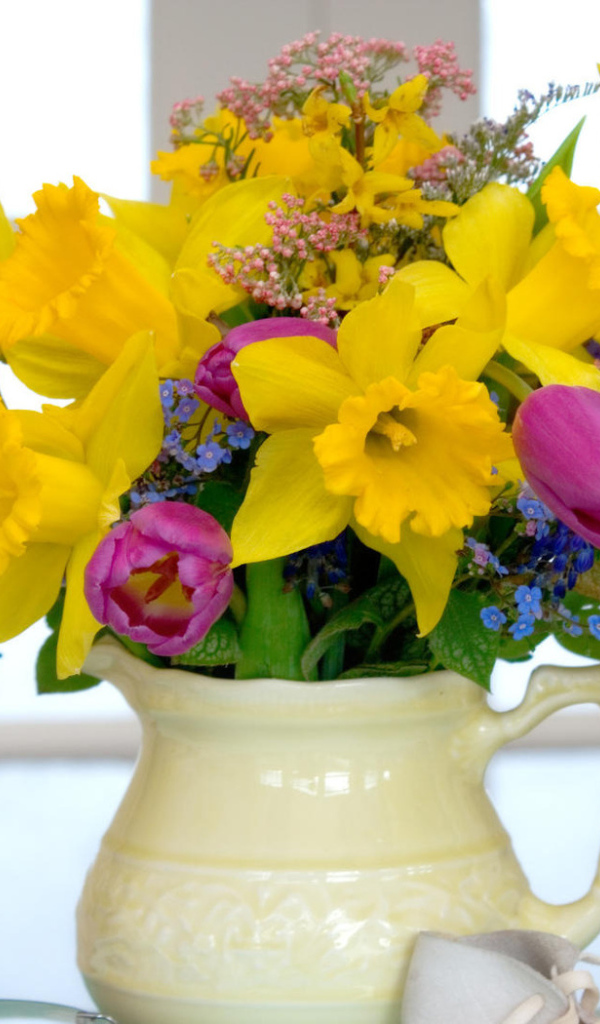 Кувшин с цветами