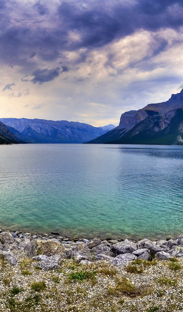 Озеро, горы, небо