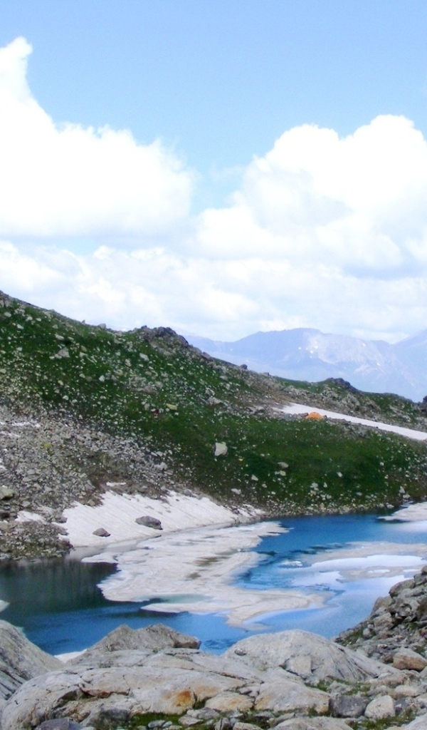 Озеро среди вершин