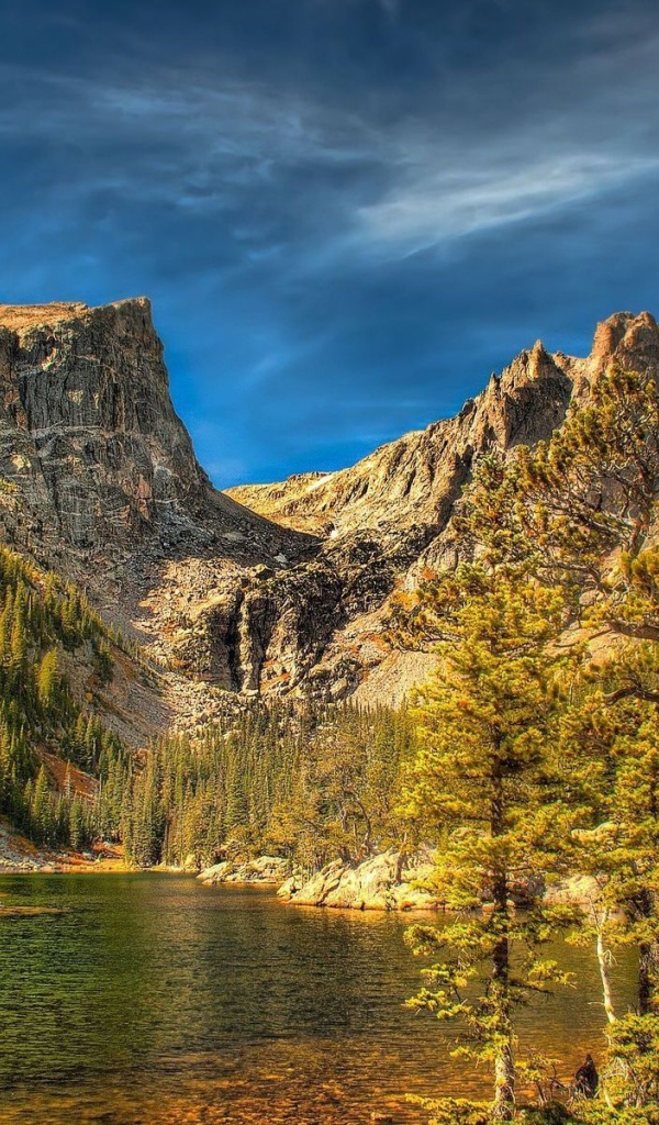 Озеро и горы