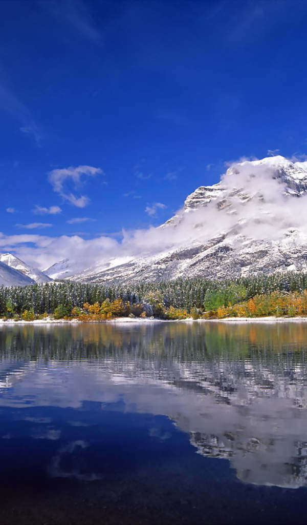 Горы и озеро