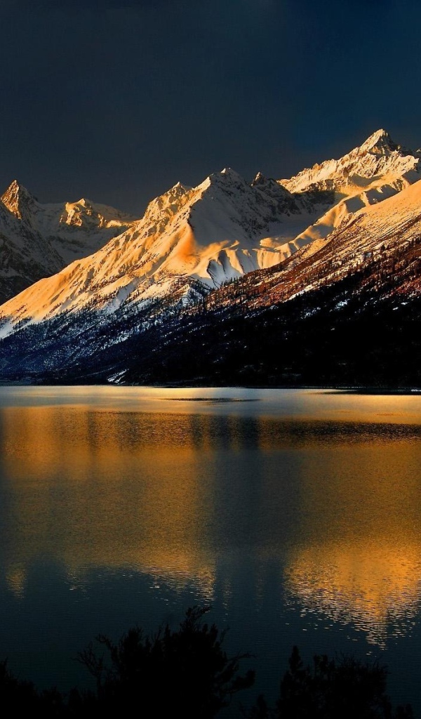 Горы и речка