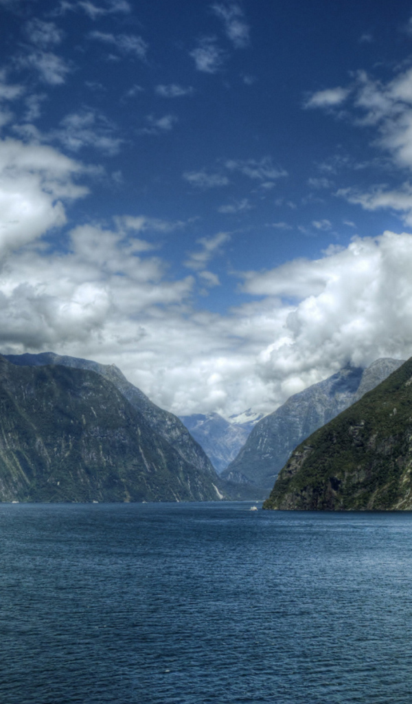 Горы и река