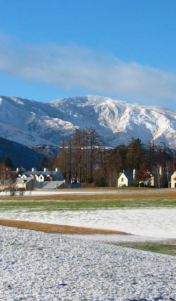 Горы у деревни