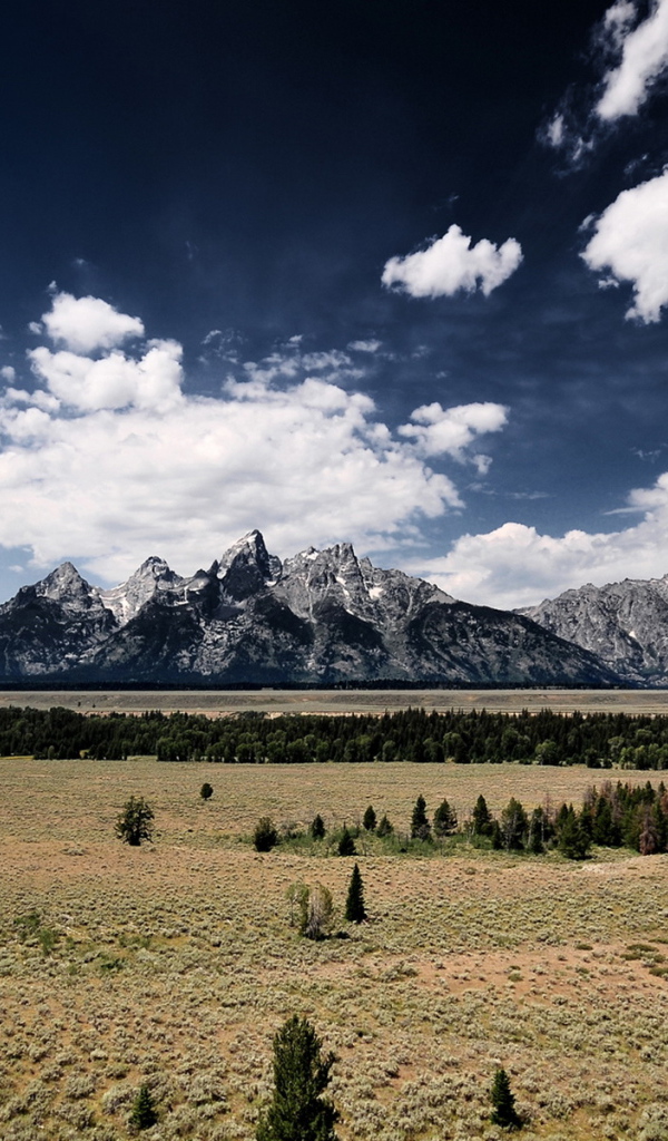 Горы на горизонте
