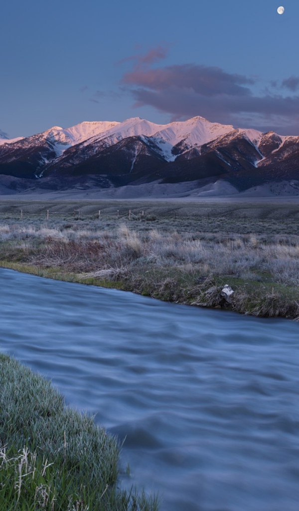 Горы на горизонте