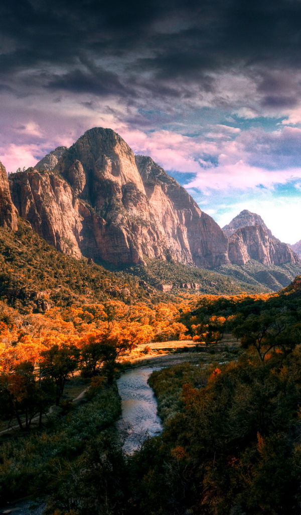 Река в долине