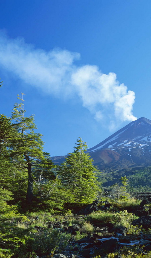 Дымящий вулкан