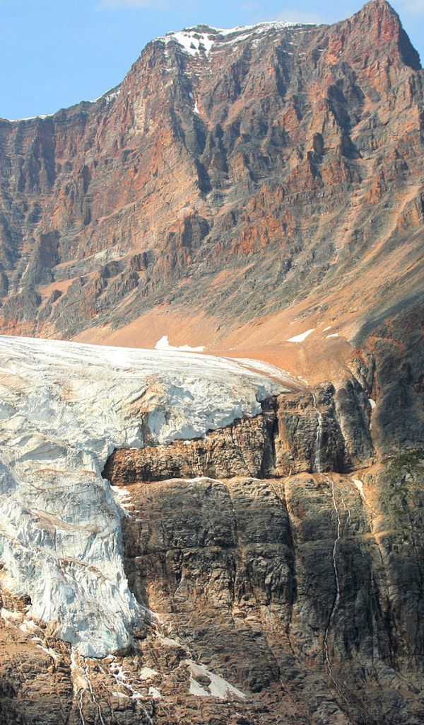 Снег в горах