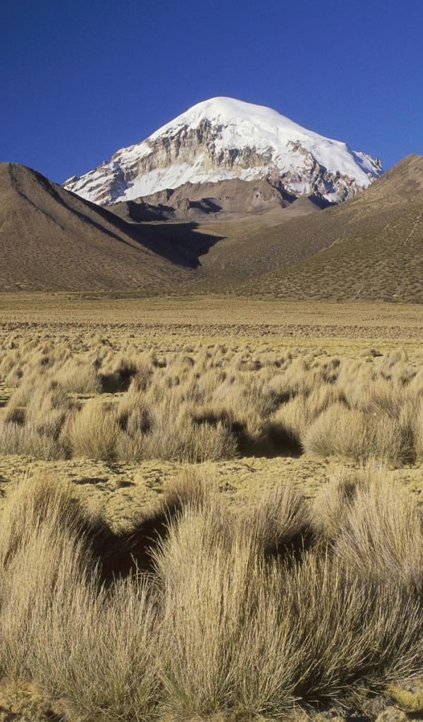 Снежная вершина в пустыне