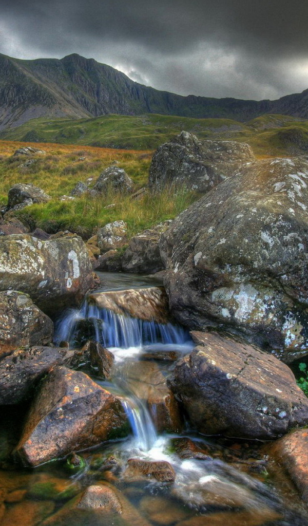 Ручей среди камней