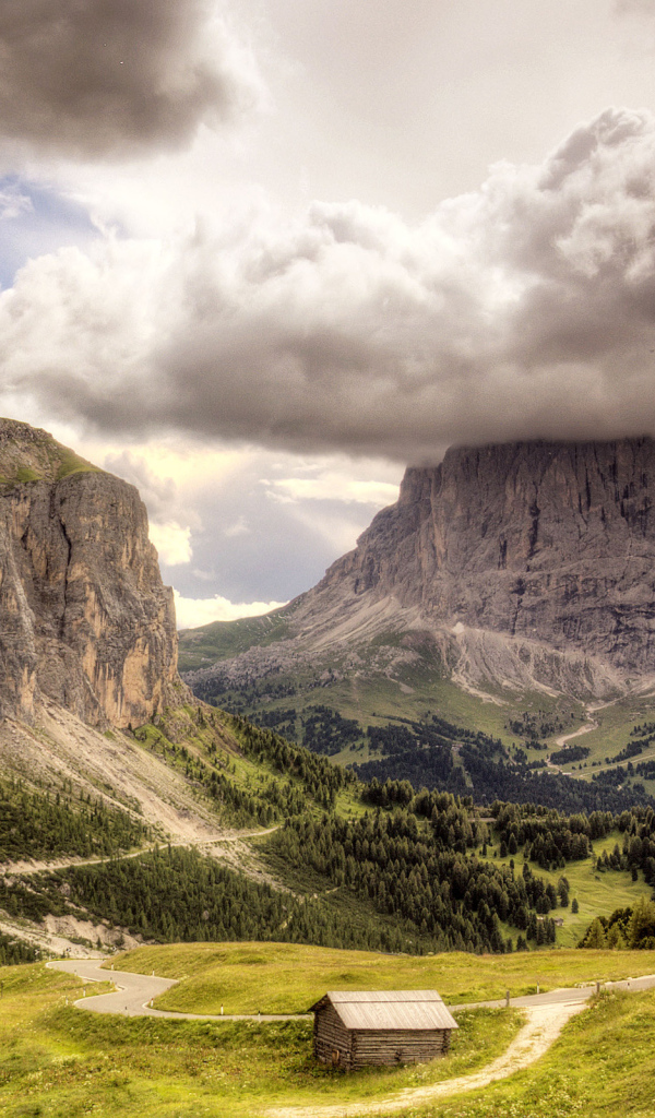 Долина среди скал