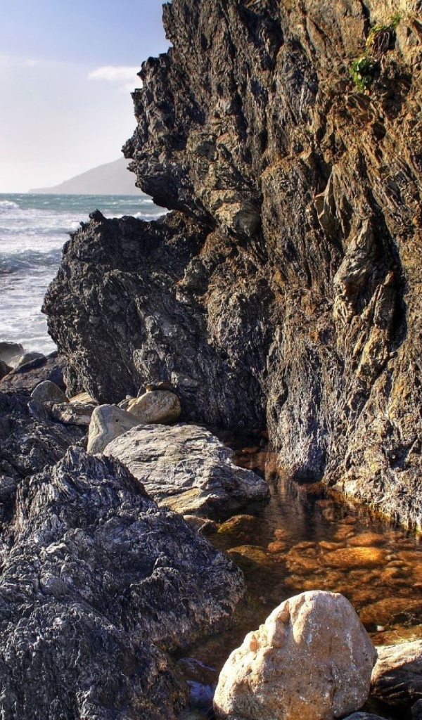 Береговые скалы