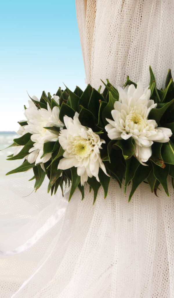 Занавеска и цветы