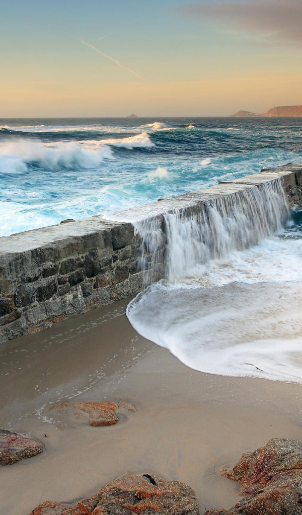 Ограждение на берегу