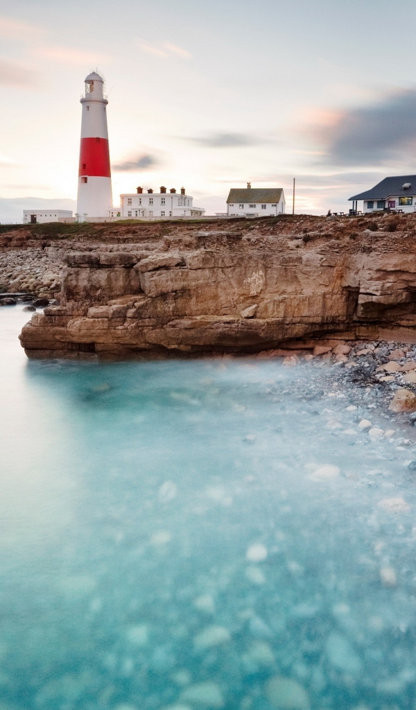 Маяк на берегу