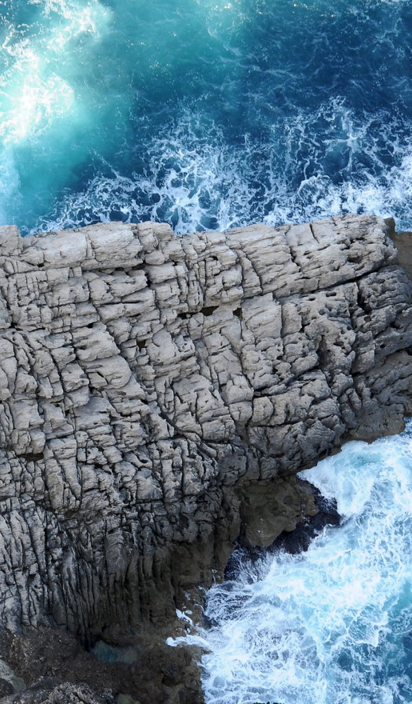 Скалы и волны