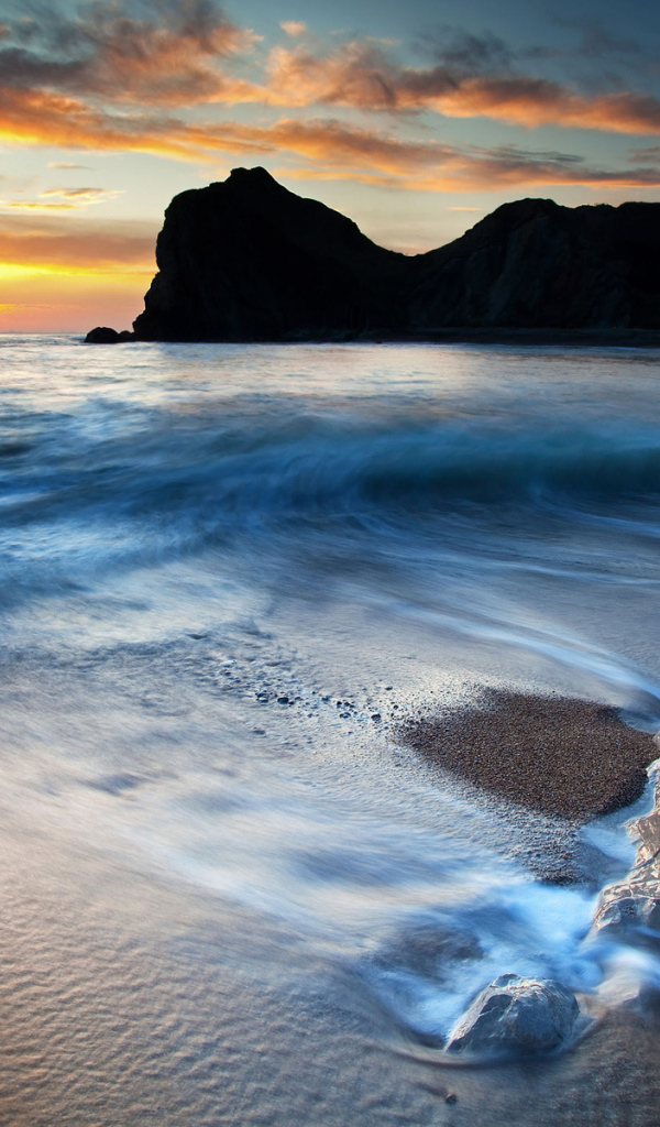 Песчаный берег на закате