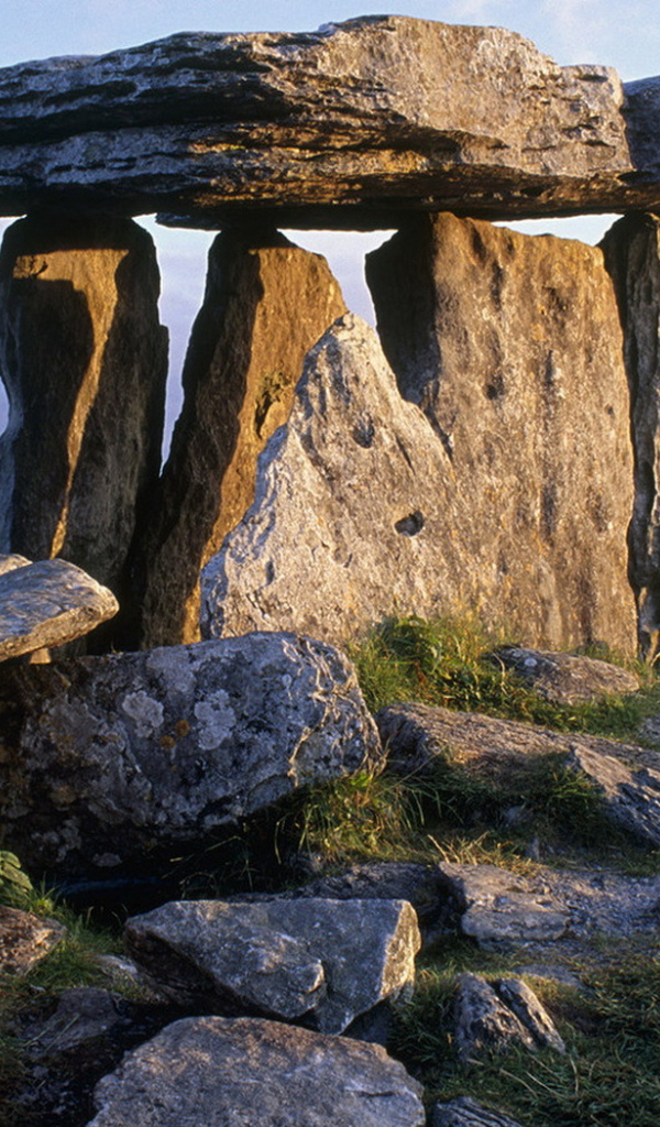 Каменный дольмен