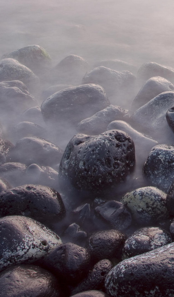 Камни в дымке