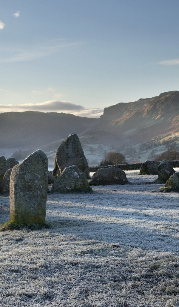 Камни на склоне