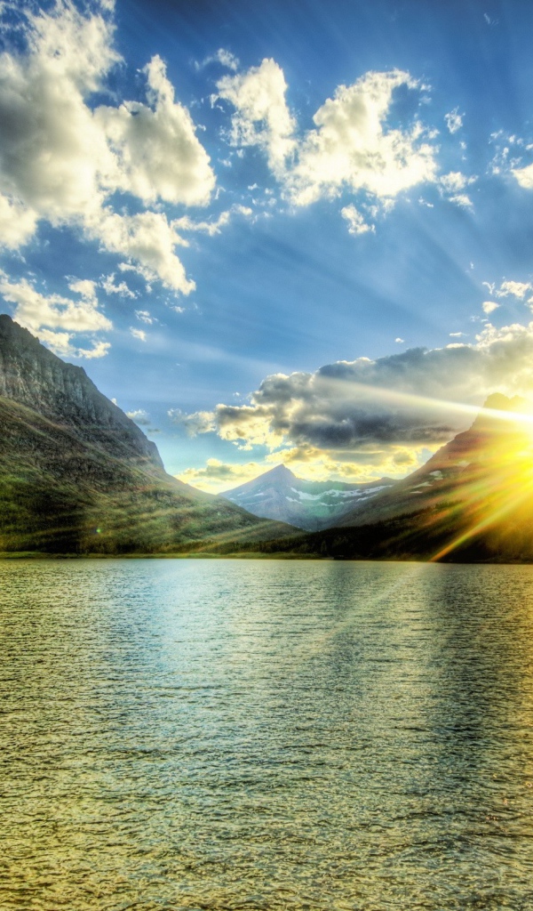 Озеро на рассвете