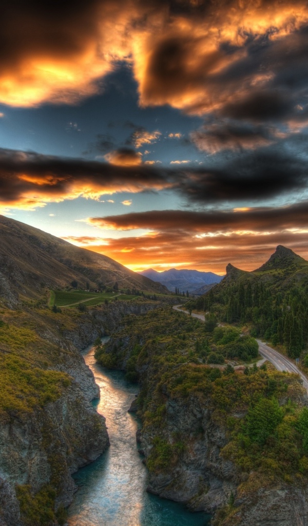 Речка и дорога