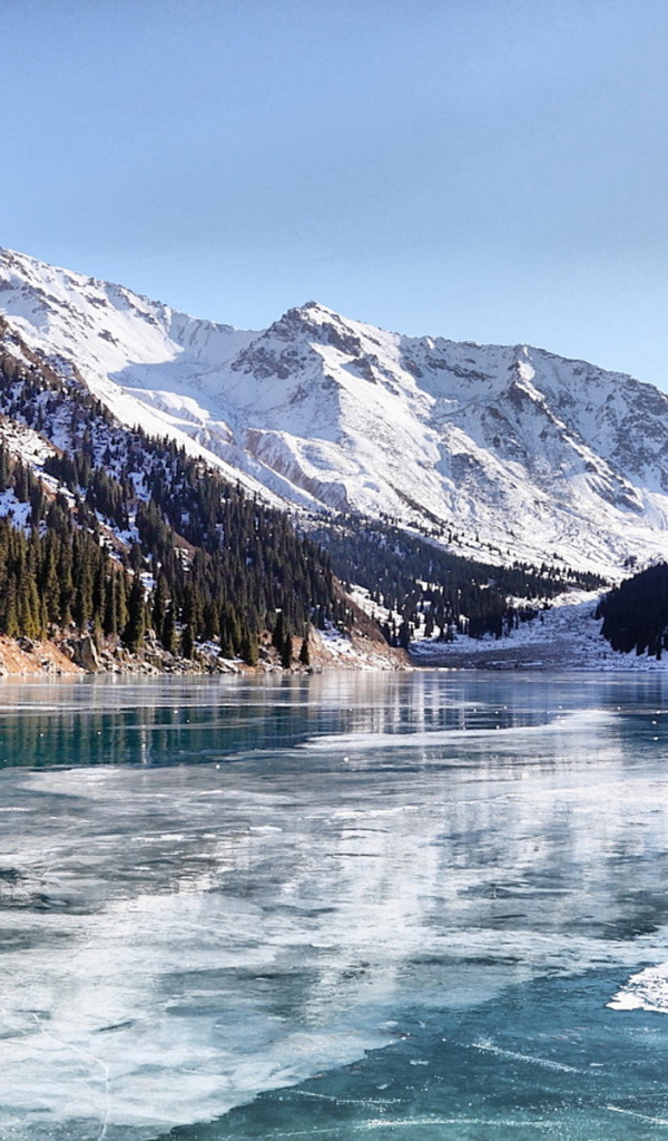 Озеро подо льдом