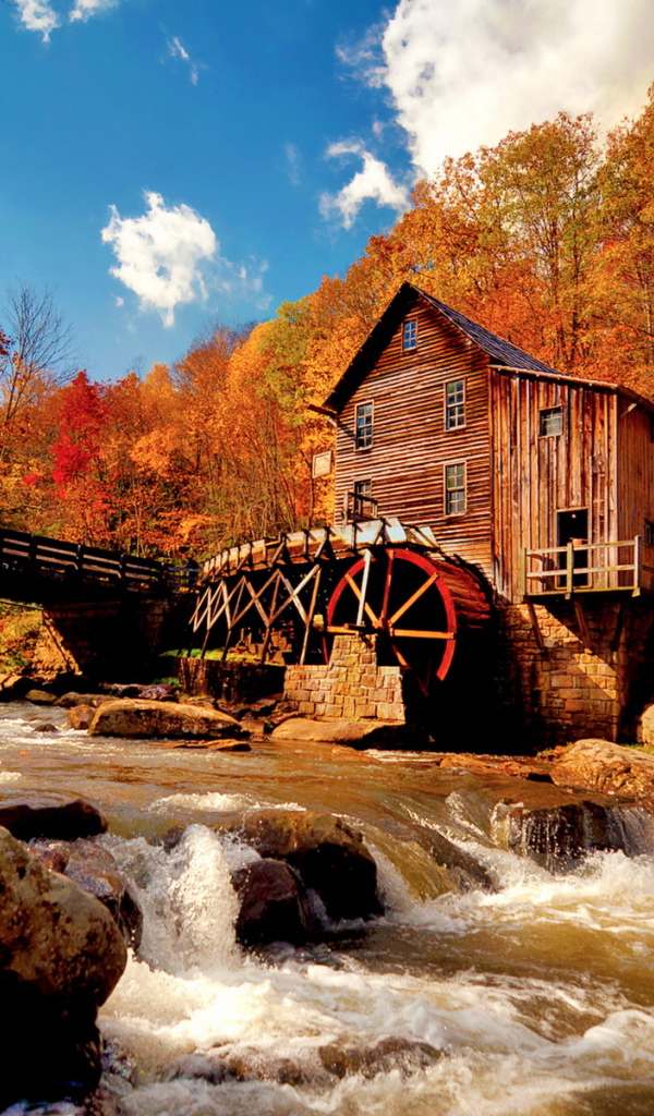 Водяная мельница на речке