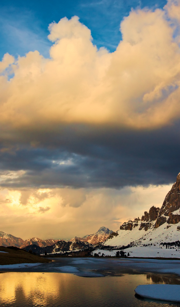 Горное озеро