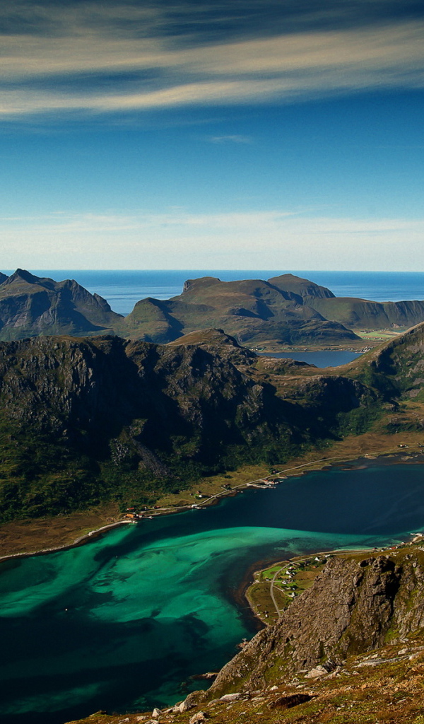 Горы на берегу