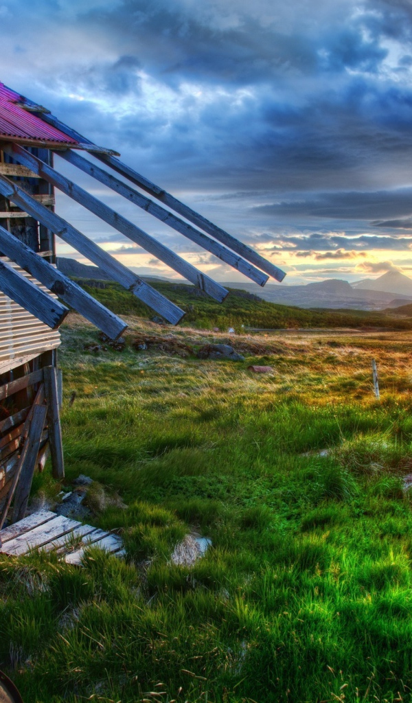 Лачуга на закате